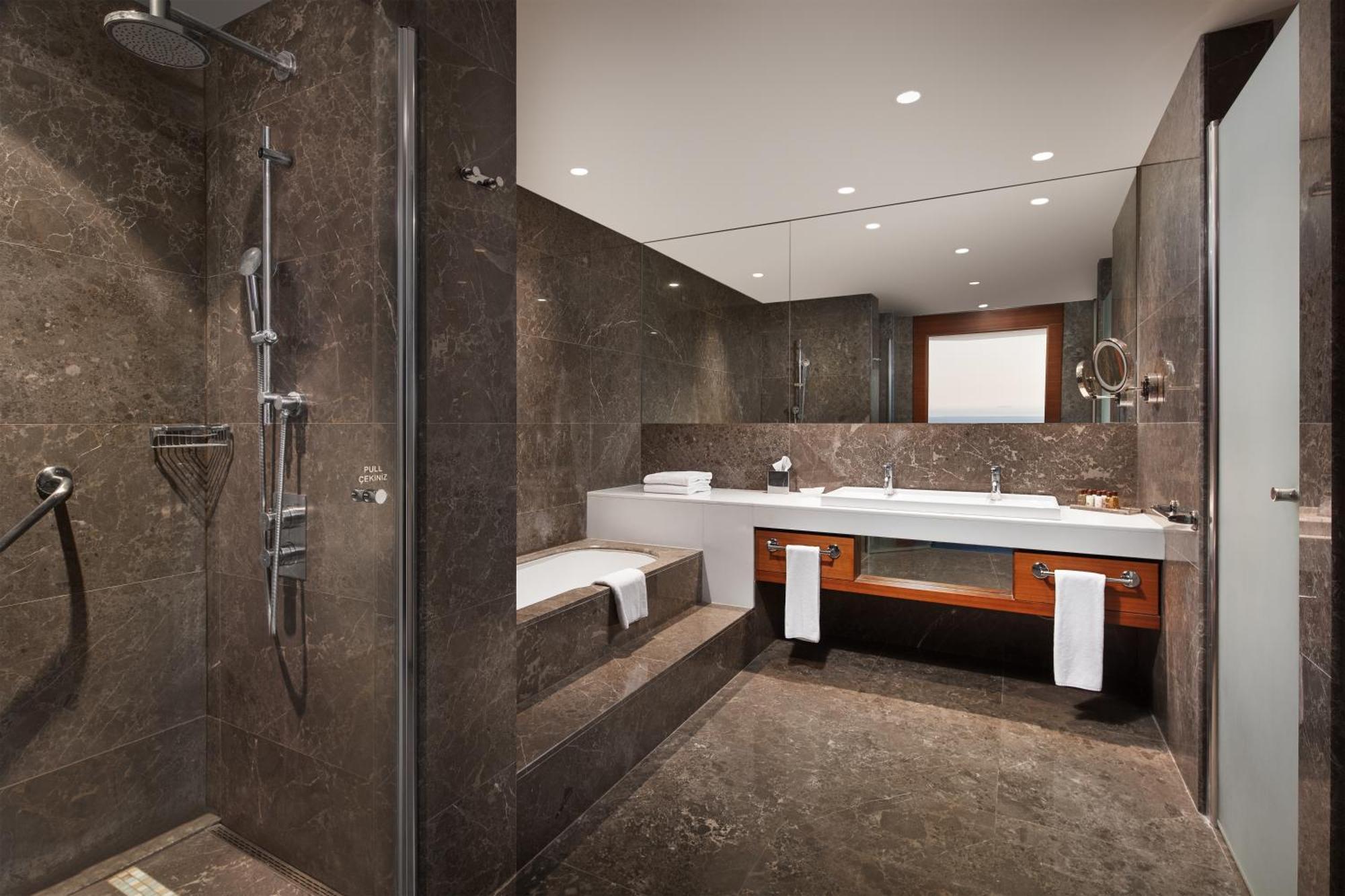 Sheraton Istanbul Atakoy Hotel Eksteriør billede Bathroom