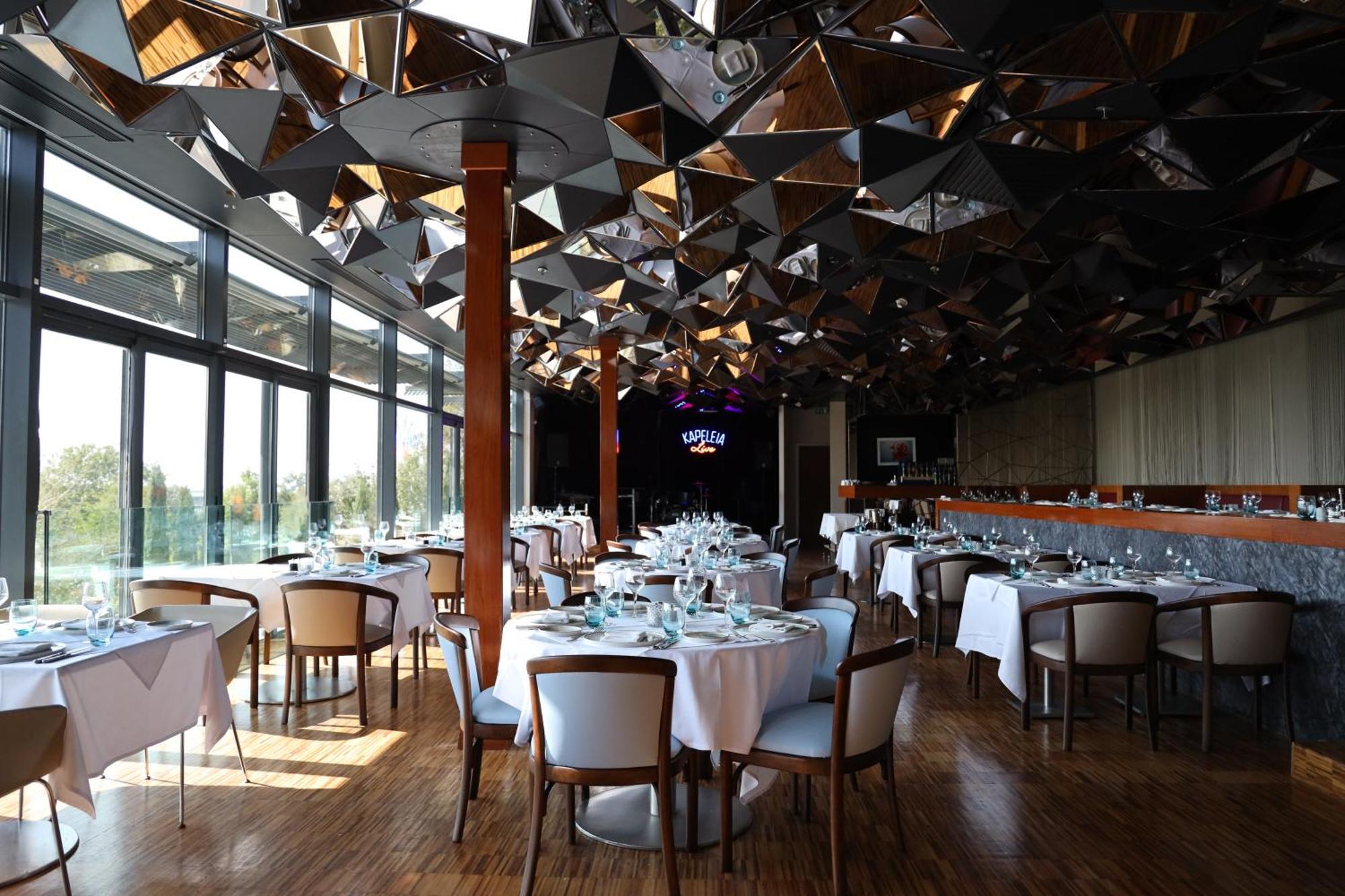 Sheraton Istanbul Atakoy Hotel Eksteriør billede Restaurant "360"