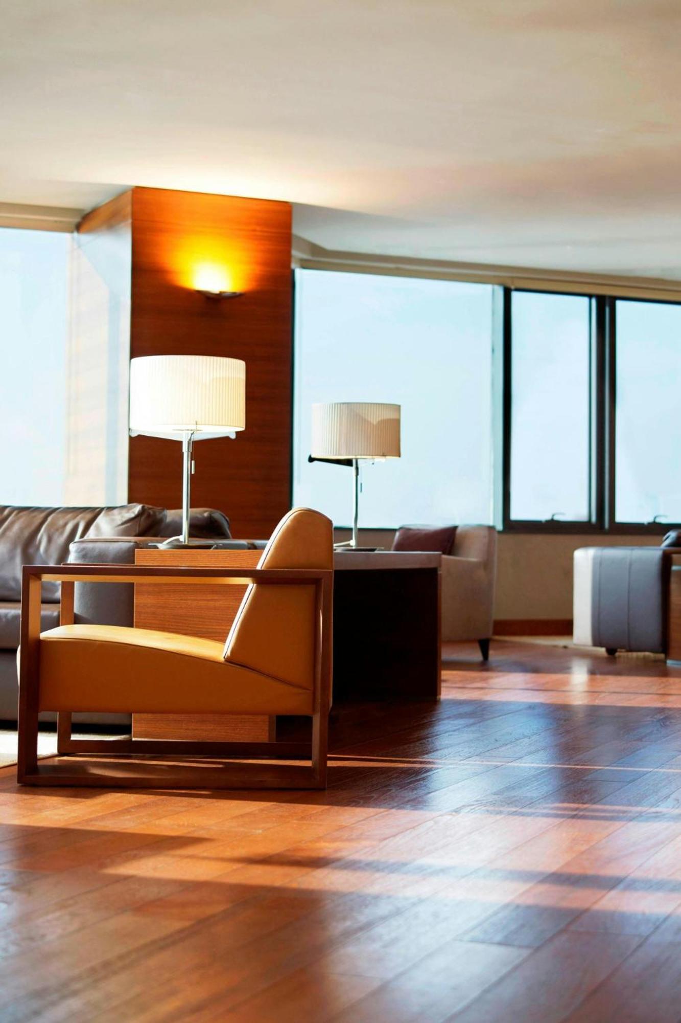 Sheraton Istanbul Atakoy Hotel Eksteriør billede The Westin Club Lounge at the airport