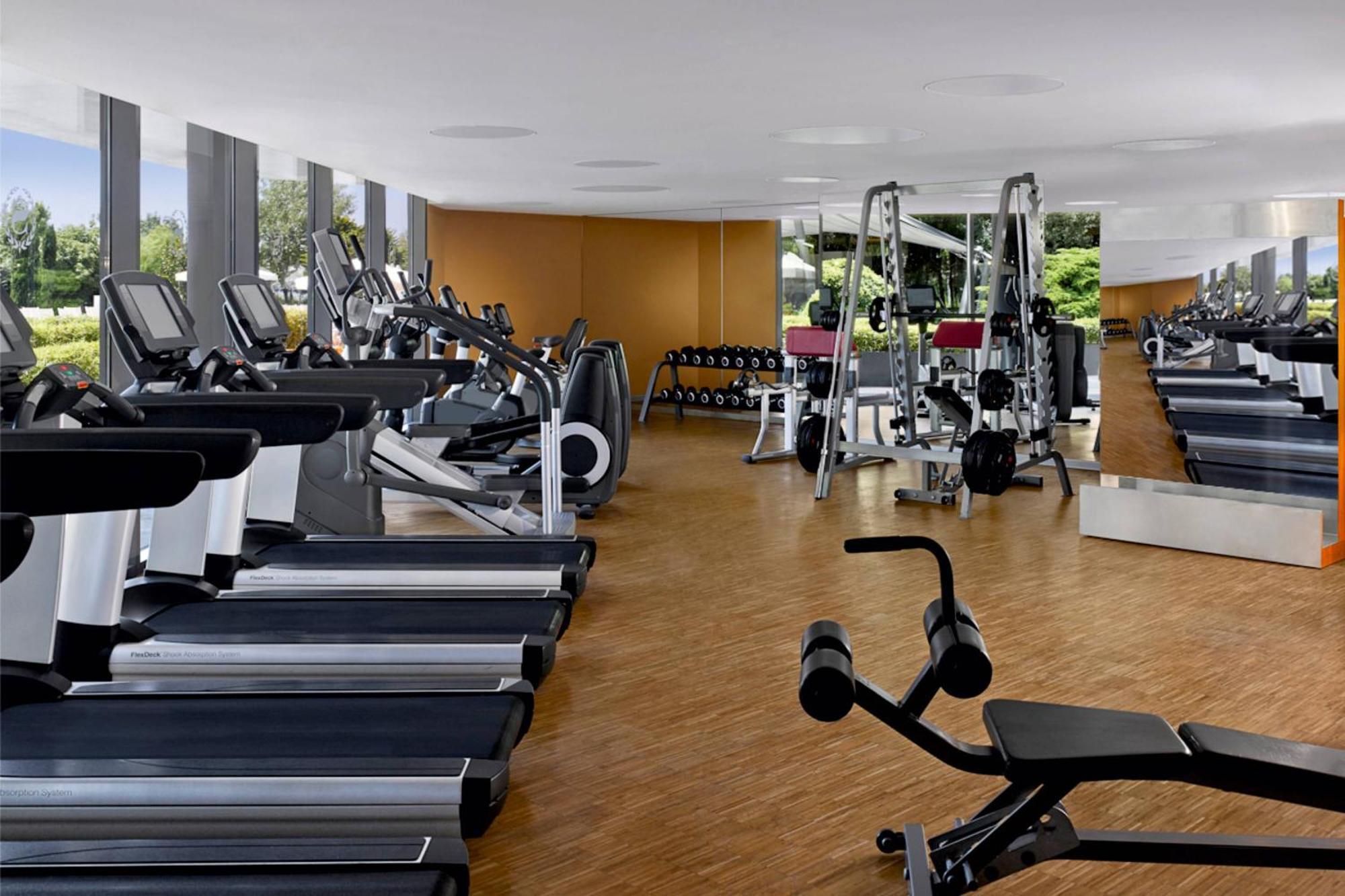Sheraton Istanbul Atakoy Hotel Eksteriør billede The gym at the Westin