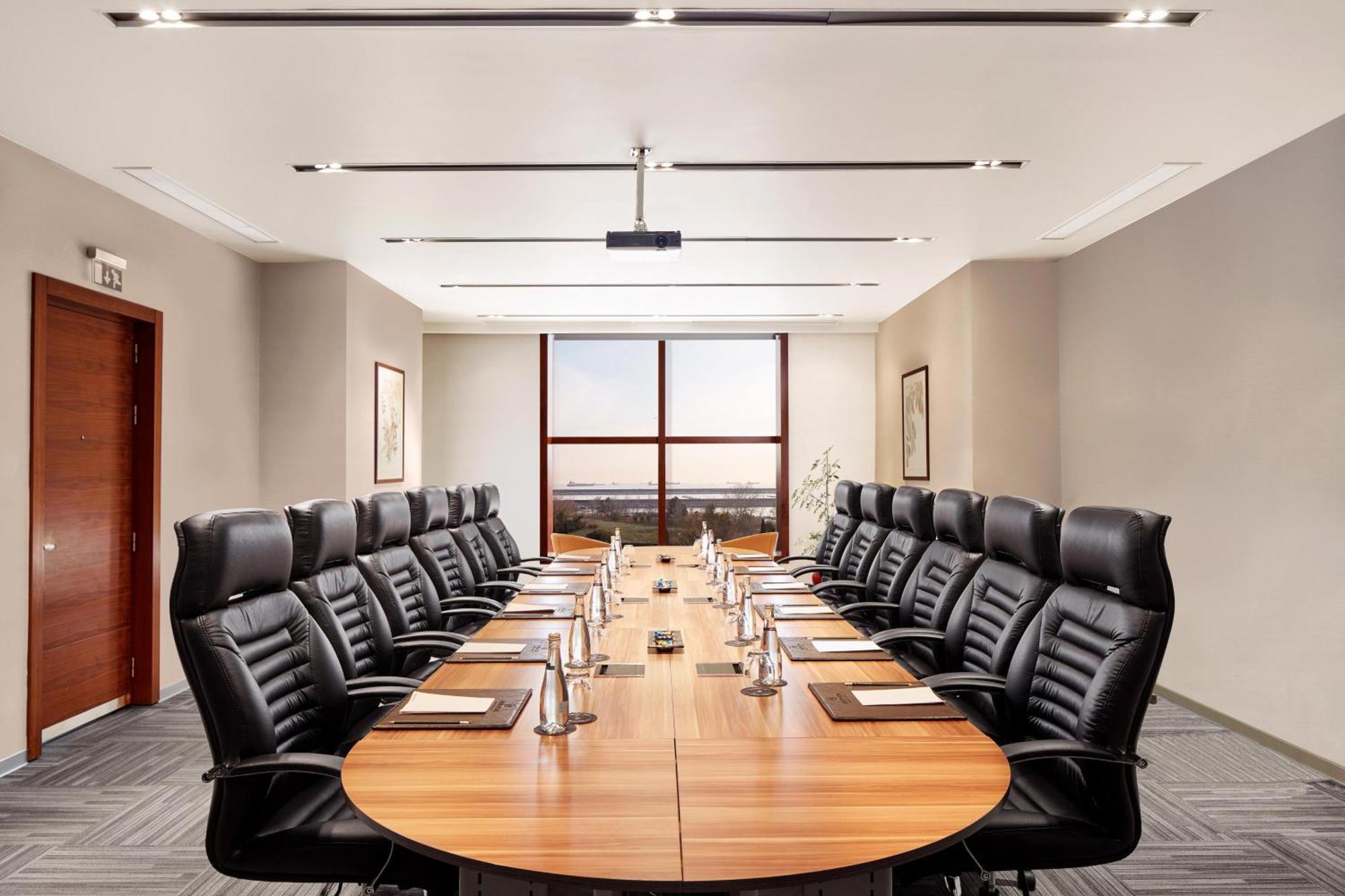 Sheraton Istanbul Atakoy Hotel Eksteriør billede Boardroom at the InterContinental Hotel, London, Park Lane