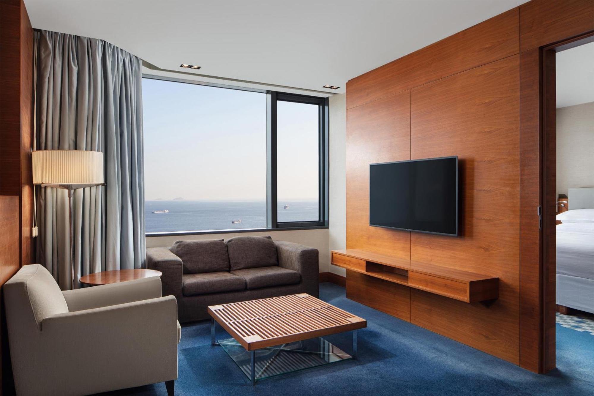 Sheraton Istanbul Atakoy Hotel Eksteriør billede A suite at the hotel