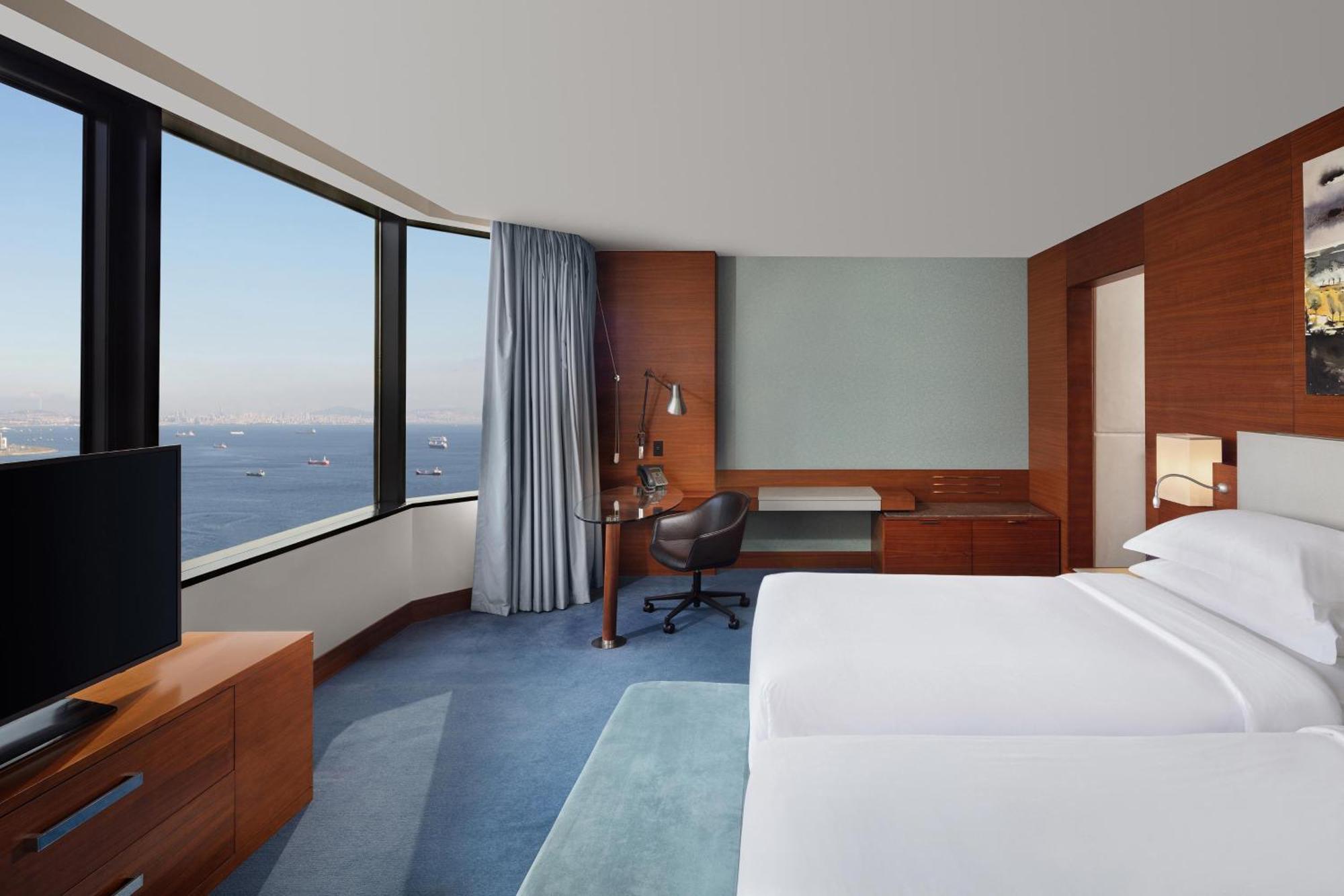 Sheraton Istanbul Atakoy Hotel Eksteriør billede A guest room at the hotel